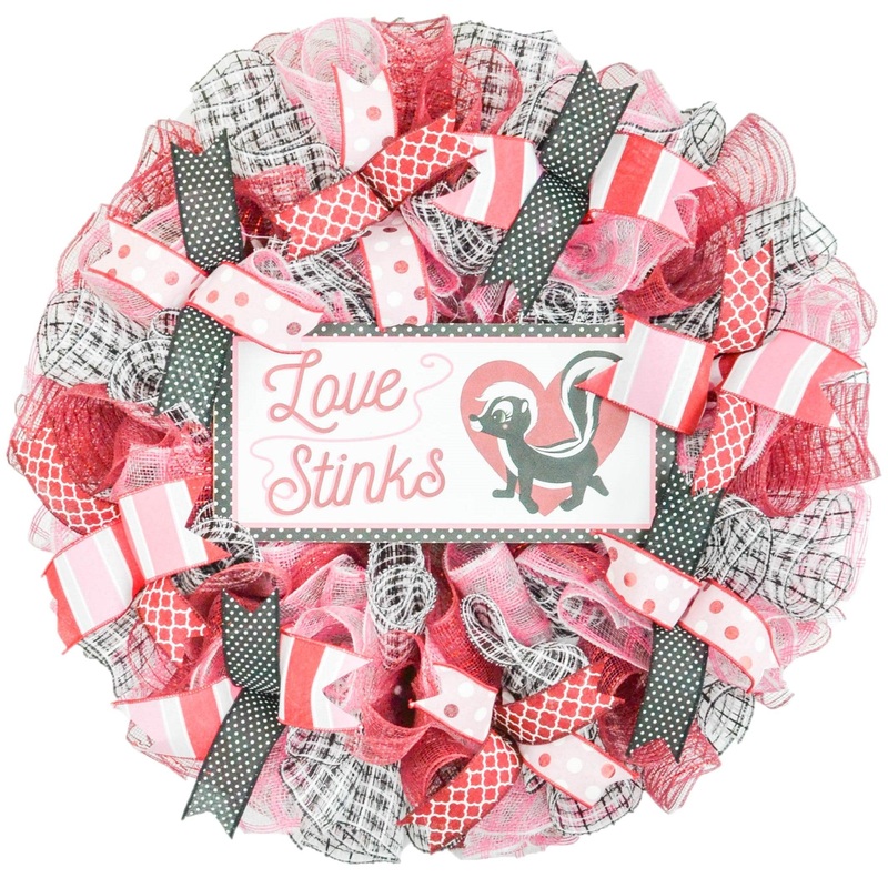 Skunk Love Stinks Cute Valentine’s Day Mesh Door Wreath – Red White Maroon