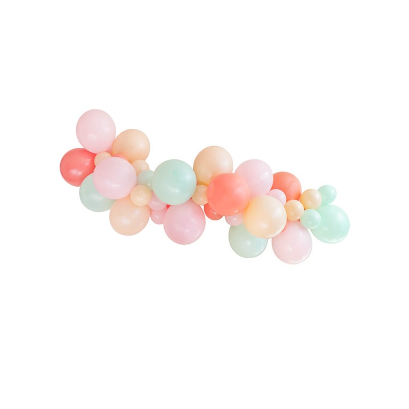Merry and Bright Balloon Cloud Kit With Hand Pump